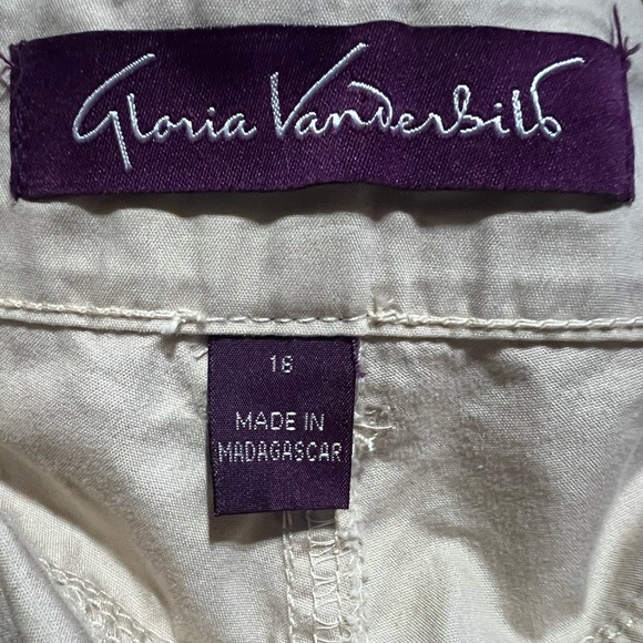 Gloria Vanderbilt Beige Capris - Picture 6 of 7